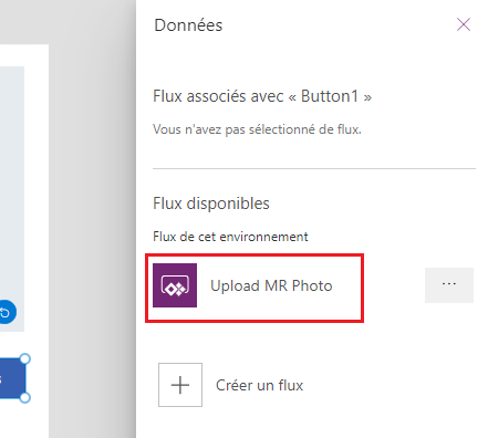 Capture d’écran du volet Données Power Apps Studio avec le nouveau flux affiché.