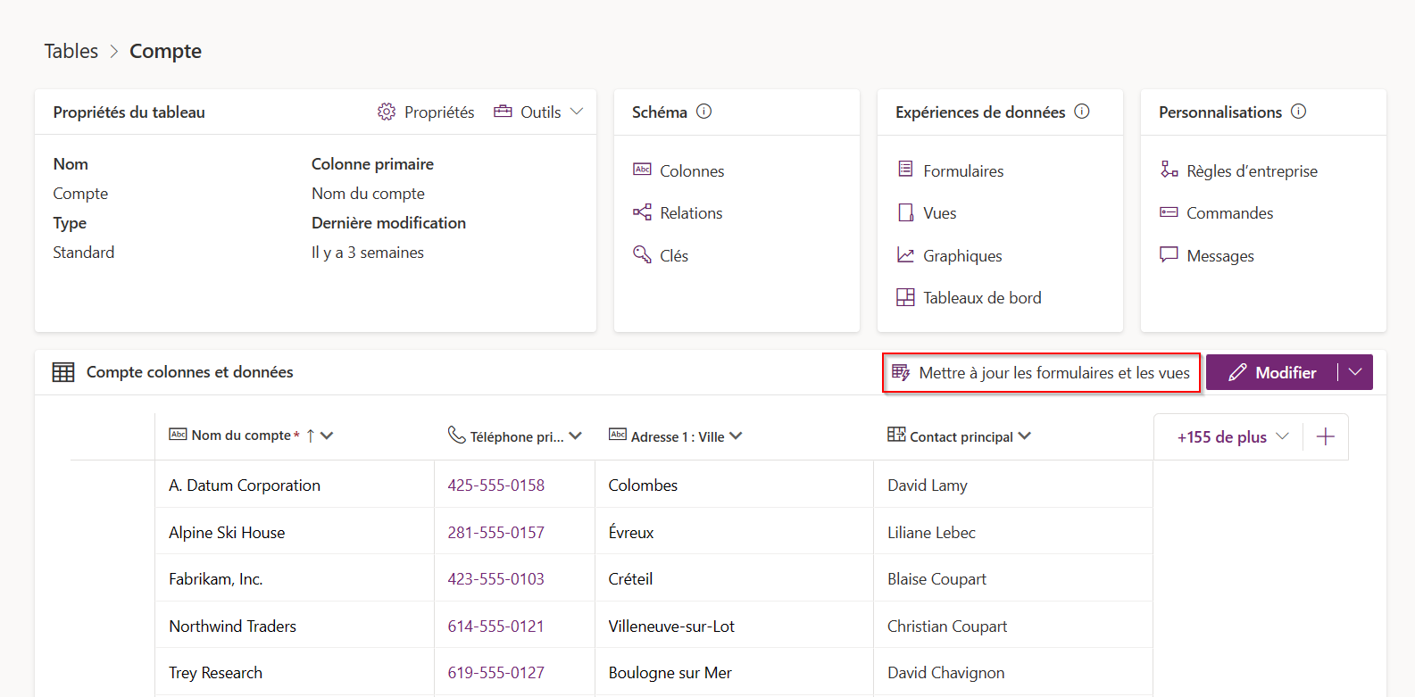 Option Mettre à jour les formulaires et les vues dans le hub de tables.