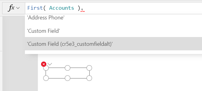 Barre de formule Studio montrant l’utilisation du nom logique cr5e3_customfieldalt pour lever l’ambiguïté des deux versions de 