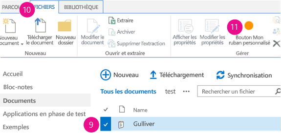 Bibliothèque de documents avec un document sélectionné, l’onglet Fichier ouvert sur le ruban et le bouton personnalisé sur le ruban.