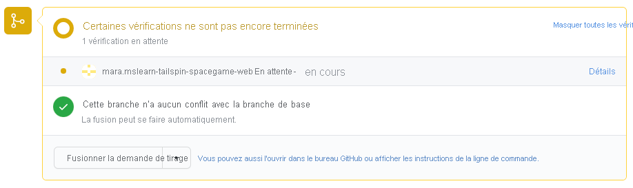 Capture d’écran de GitHub montrant des vérifications de build s’exécutant dans Azure Pipelines.