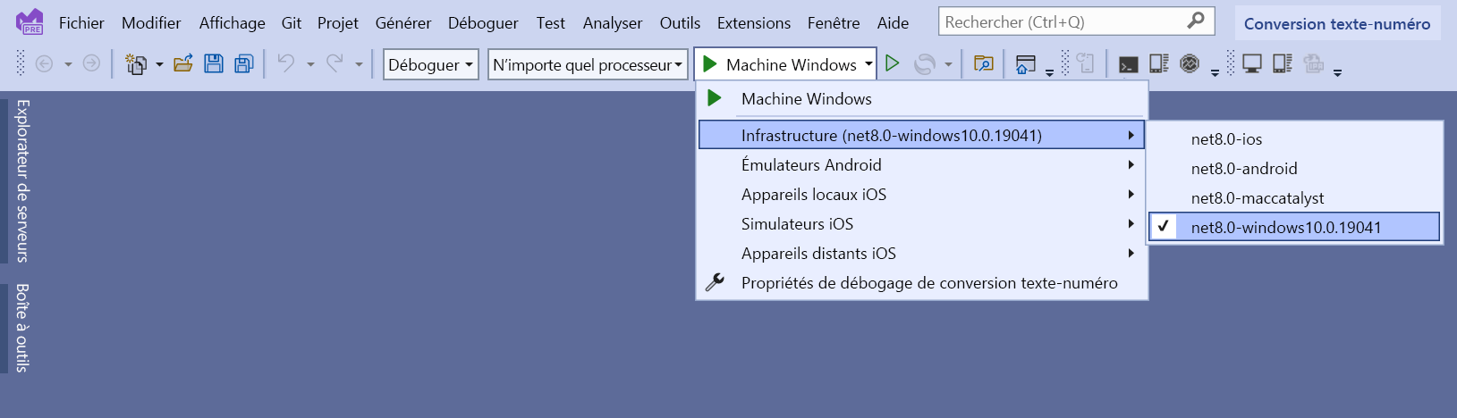 Capture d’écran de la liste déroulante de runtime cible dans Visual Studio. L’utilisateur définit le profil Machine Windows comme profil de démarrage pour la solution.