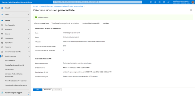 Capture d’écran de l’onglet Révision du panneau Créer une extension personnalisée montrant les configurations Configuration des points de terminaison et Authentification d’API.