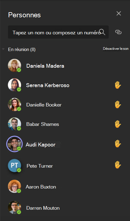 Capture d’écran montrant tous les participants Teams et ceux dont les mains sont levées.