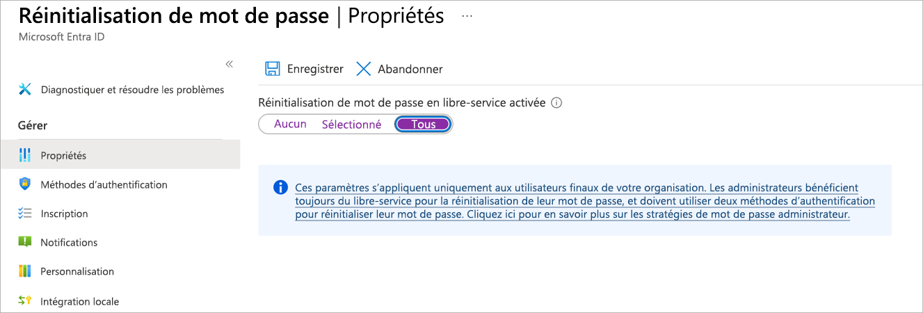 Capture d’écran du volet de configuration de réinitialisation de mot de passe. L’option Propriétés est sélectionnée, ce qui permet à l’utilisateur d’activer les réinitialisations de mot de passe en libre-service.