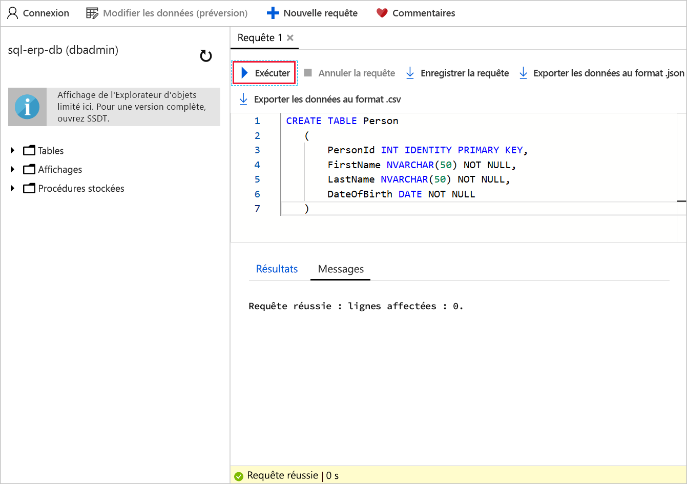 Capture d’écran de l’éditeur de requête avec T-SQL pour créer une table dans la base de données sql-erp-db. Une légende met en évidence le bouton Exécuter.