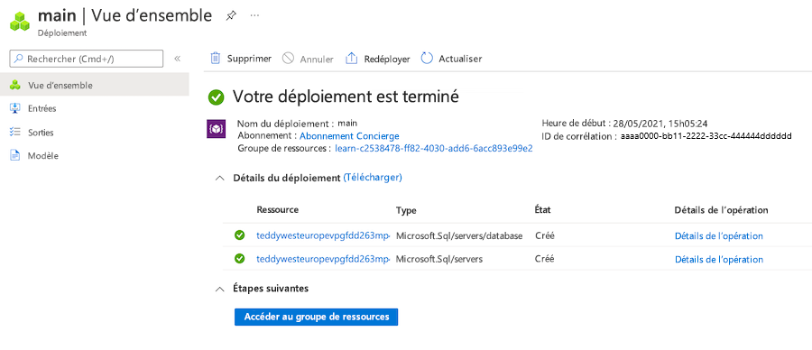 Capture d’écran du volet de présentation du groupe de ressources dans le portail Azure pour le déploiement spécifique, avec un serveur logique et une ressource de base de données.