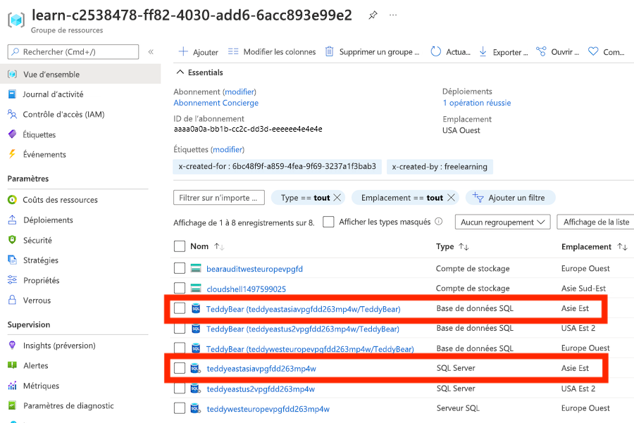 Capture d’écran du portail Azure, montrant le déploiement d’un serveur logique et d’une base de données dans une région supplémentaire.