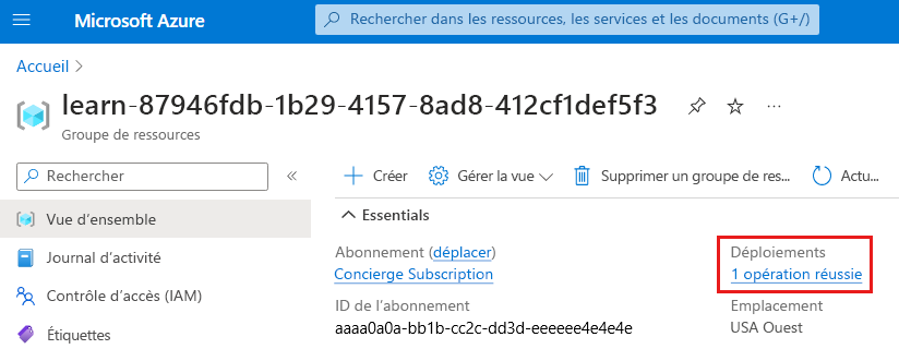 Capture d’écran de l’interface du portail Azure pour la vue d’ensemble du groupe de ressources avec la section Déploiements montrant qu’un déploiement a réussi.