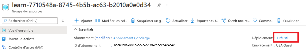 Capture d’écran de l’interface du portail Azure pour la vue d’ensemble du groupe de ressources avec la section Déploiements montrant qu’un déploiement a réussi.