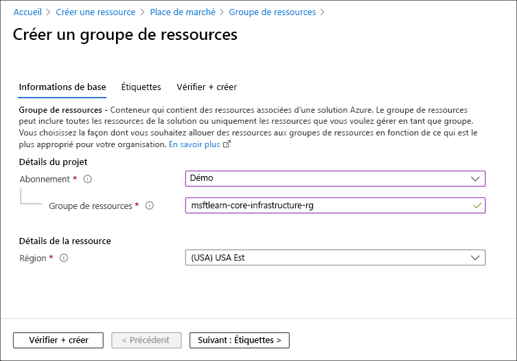 Capture d’écran du portail Azure montrant la création du groupe de ressources avec l’abonnement, le groupe de ressources et la région entrés.