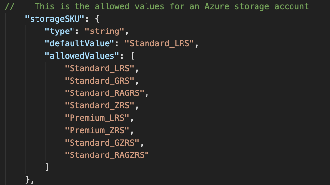 Capture d’écran du fichier azuredeploy.json montrant le commentaire « This is the allowed values for an Azure storage account » sur la ligne au-dessus du paramètre storageSKU.