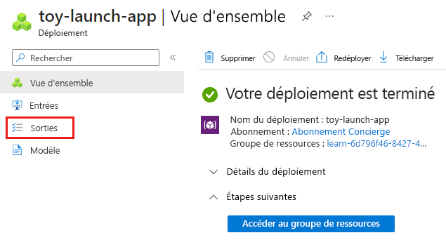 Capture d’écran du portail Azure qui montre le déploiement, avec l’élément de menu Sorties sélectionné.