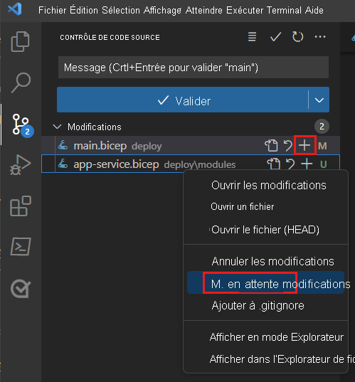 Capture d’écran de Visual Studio Code qui affiche le Contrôle de code Source, avec le menu contextuel main.bicep affiché et l’élément de menu Indexer les modifications mis en surbrillance.