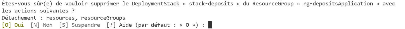 Capture d’écran montrant un message de confirmation de la ligne de commande pour supprimer la pile de déploiement à l’aide d’Azure PowerShell.