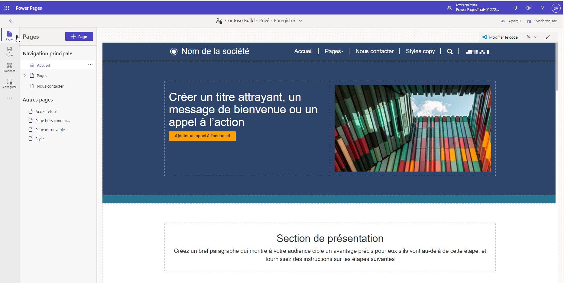 Capture d’écran du studio de conception Power Pages avec un site en mode d’édition et l’espace de travail Pages sélectionné.