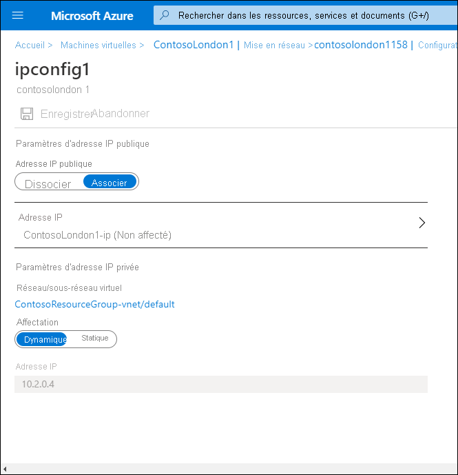 Capture d’écran de la page Portail Azure ipconfig1 pour une interface réseau Azure sélectionnée. Sous les paramètres d’adresse IP publique, l’adresse IP publique est définie sur Associer et, sous les paramètres Adresse IP privée, l’affectation est définie sur Dynamique.