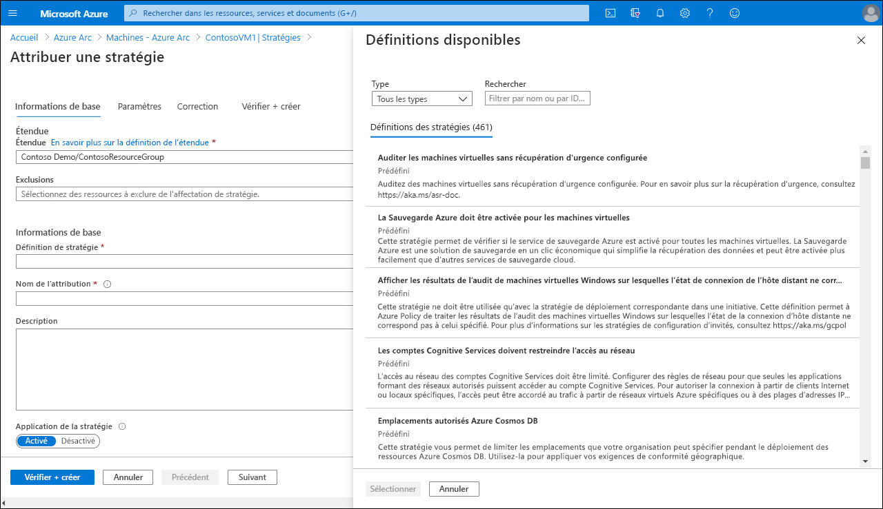 Capture d’écran de la page Assigner une stratégie dans le portail Azure. L’administrateur sélectionne dans une liste de stratégies disponibles.