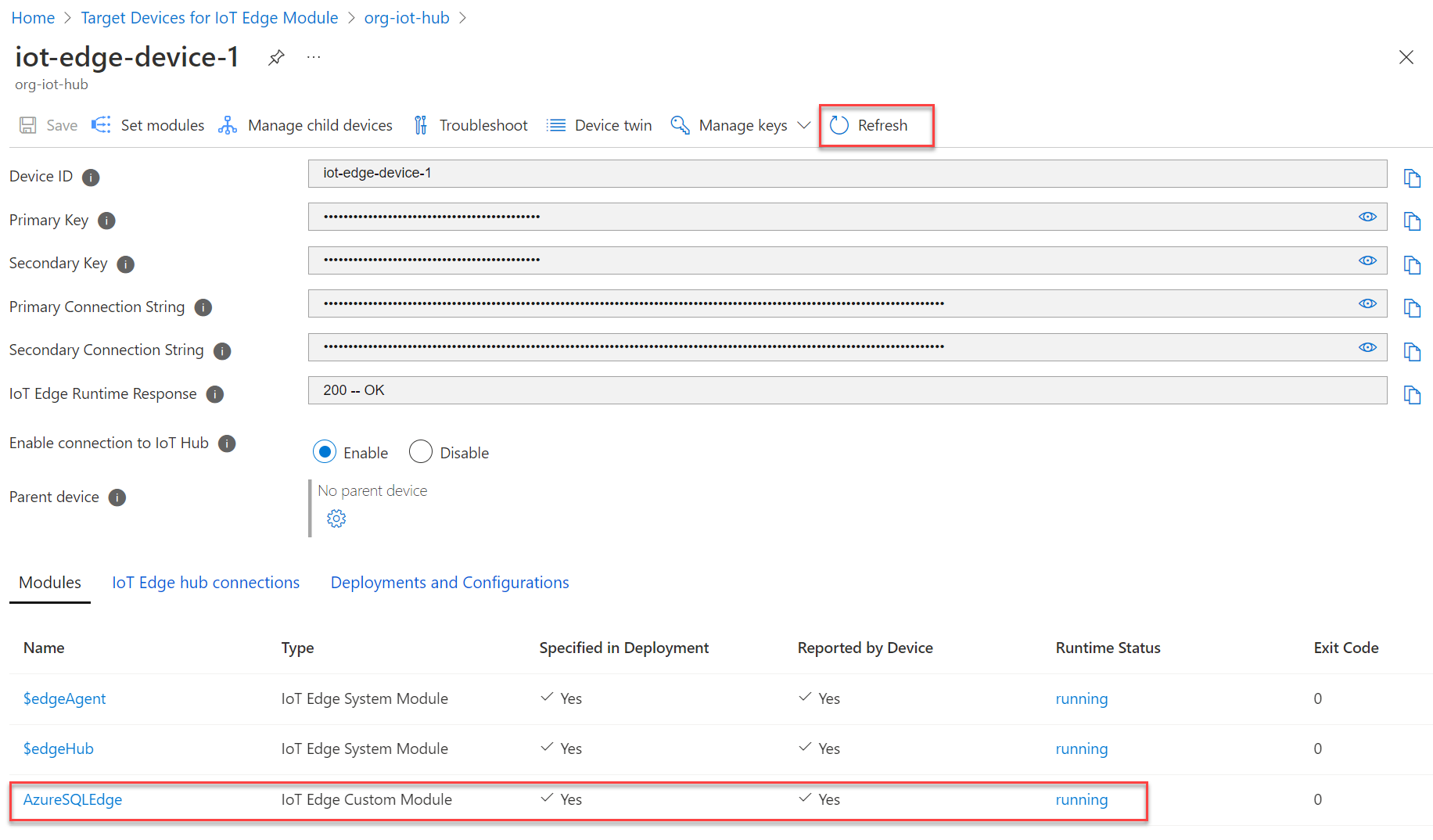 L’écran de l’appareil IoT Edge s’affiche avec le module AzureSQLEdge en cours d’exécution. Le bouton Actualiser est mis en évidence dans le menu de la barre d’outils.