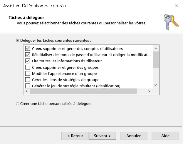 Capture d’écran de la page Tâches à déléguer de l’assistant Délégation de contrôle. L’administrateur a sélectionné les tâches liées à la gestion des utilisateurs.