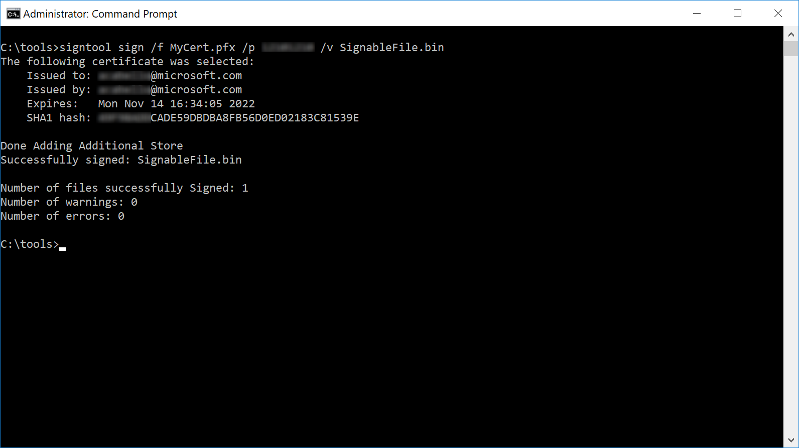 Capture d’écran montrant une fenêtre d’invite de commandes montrant la commande « signtool sign /f MyCert.pfx /p MyCertPassword /v SignableFile.bin ».