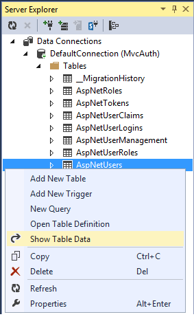 Screenshot che mostra le opzioni del menu Esplora server. Le opzioni A s p Net Users e Show Table Data (Mostra dati tabella) sono evidenziate.