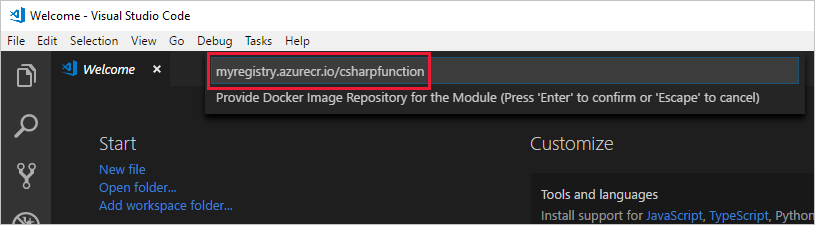 Screenshot che mostra dove aggiungere il nome del repository di immagini Docker in Visual Studio Code.