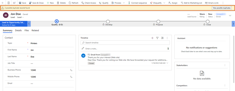 Screenshot dell'apertura di un lead e della selezione della visualizzazione dei possibili duplicati.