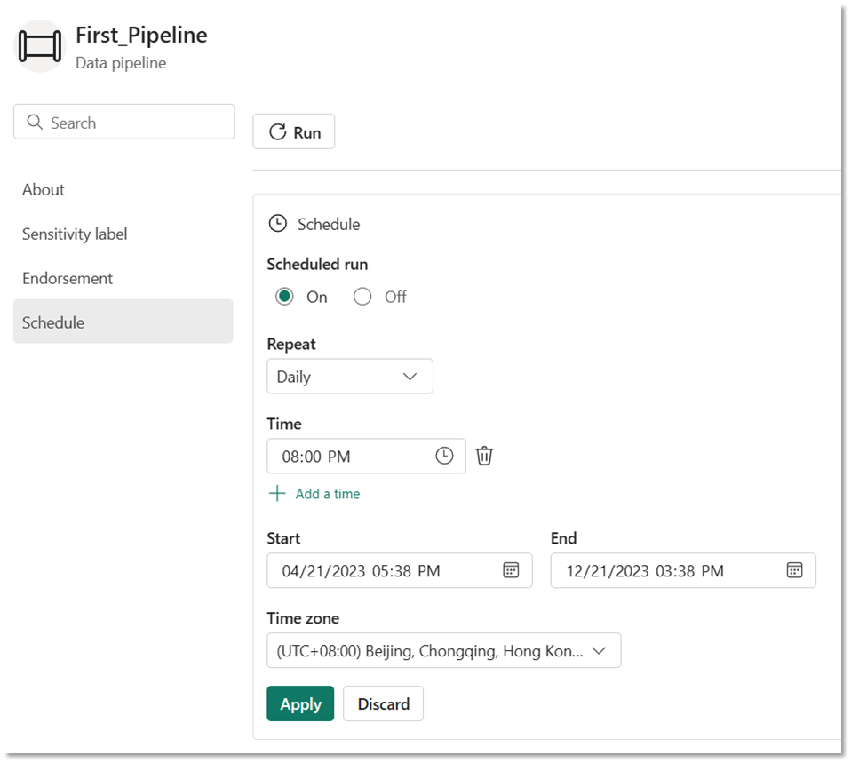 Screenshot che mostra la configurazione della pianificazione per l'esecuzione giornaliera di una pipeline alle 20:00 fino alla fine dell'anno.