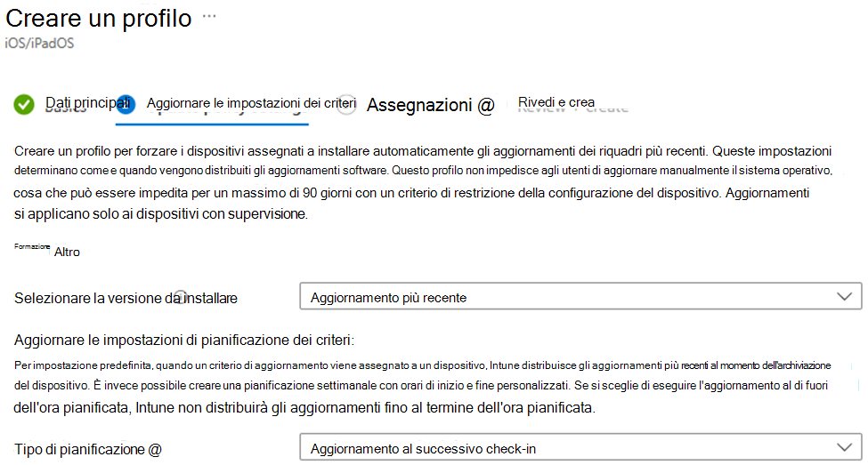 Screenshot che mostra la versione selezionata per installare e pianificare le impostazioni di aggiornamento software per i dispositivi iOS/iPadOS nell'interfaccia di amministrazione Microsoft Intune.