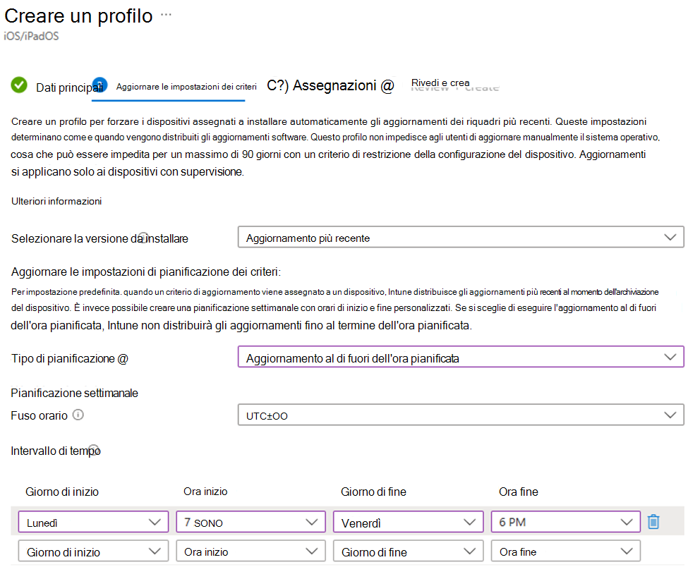 Screenshot che mostra l'installazione della versione più recente e delle impostazioni di aggiornamento software all'esterno dell'ora pianificata per i dispositivi iOS/iPadOS nell'interfaccia di amministrazione Microsoft Intune.