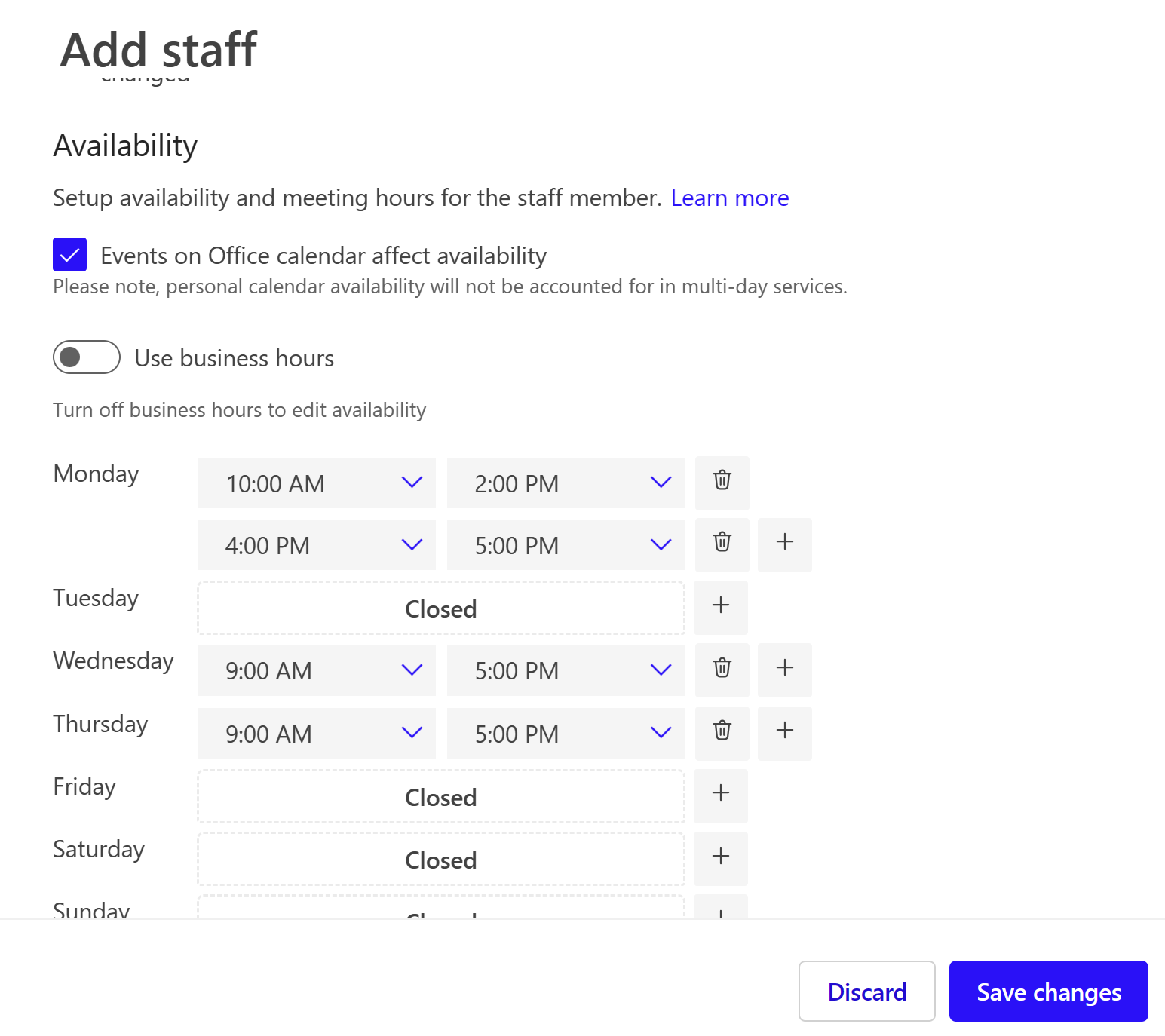 Screenshot che mostra le ore personalizzate del personale in Bookings.