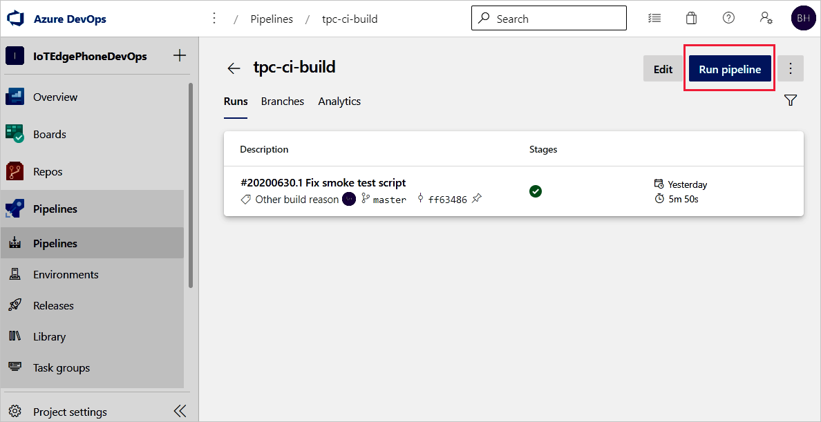 Attivare manualmente la pipeline di compilazione usando il pulsante Esegui pipeline