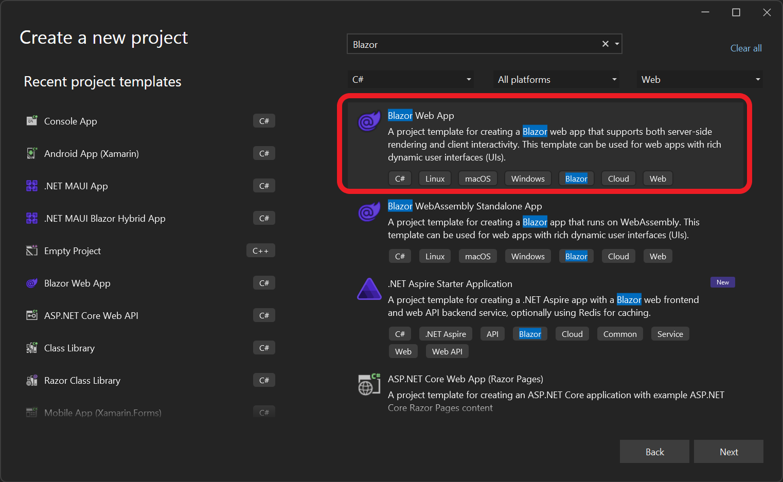 Screenshot della schermata 'Crea nuovo progetto' di Visual Studio 2022 e del modello Blazor.