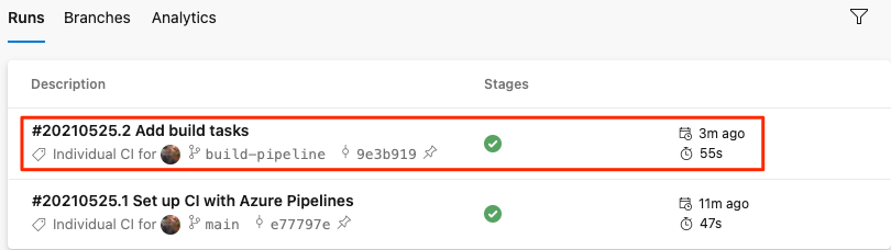 Screenshot di Azure Pipelines con la cronologia di esecuzione visualizzata, incluso il ramo di cui è stato eseguito di recente il push in GitHub.