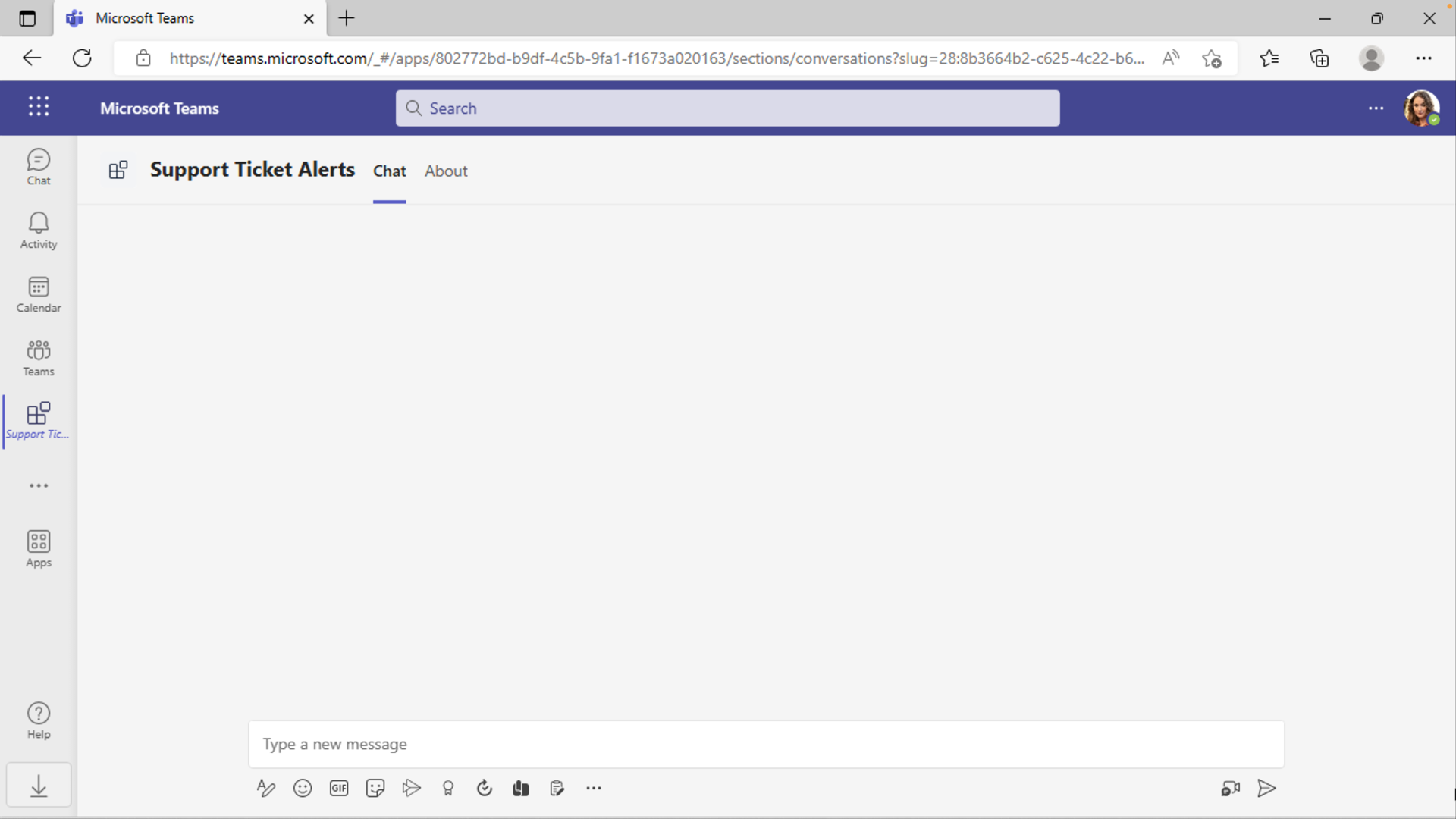 Screenshot del client Web di Teams che mostra una finestra di chat bot vuota per gli avvisi dei ticket di supporto.