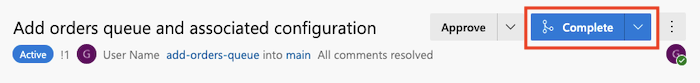 Screenshot di Azure DevOps che mostra il pulsante Completa per una richiesta pull.