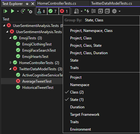 Screenshot del Test Explorer di Visual Studio che mostra una gerarchia di test in un pannello e il menu Raggruppa per nell'altro con le opzioni Classe e Stato selezionate.