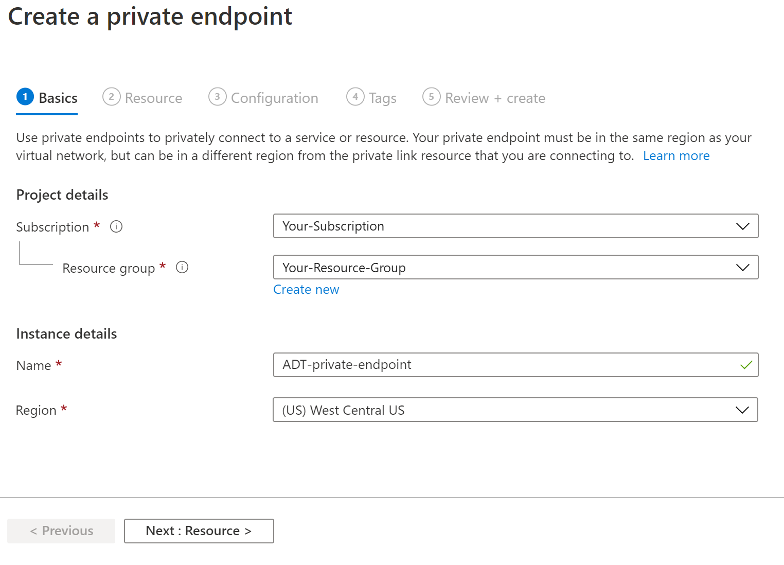 [プライベート エンドポイントの作成] ダイアログの最初の ([基本]) タブが表示されている Azure portal のスクリーンショット。上で説明したフィールドが含まれます。