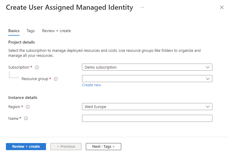 Azure portal でユーザー割り当てマネージド ID を作成する方法を示すスクリーンショット。