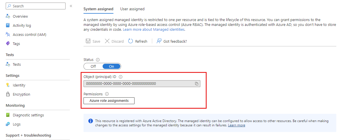 Azure portal でのロード テスト リソースのシステム割り当てマネージド ID 情報を示すスクリーンショット。