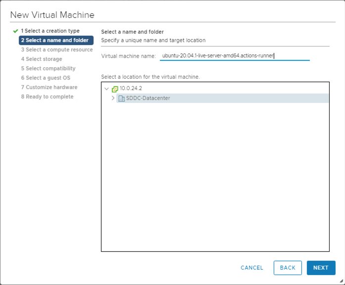 新しい VM をプロビジョニングする仮想マシンの名前と場所を示すスクリーンショット。