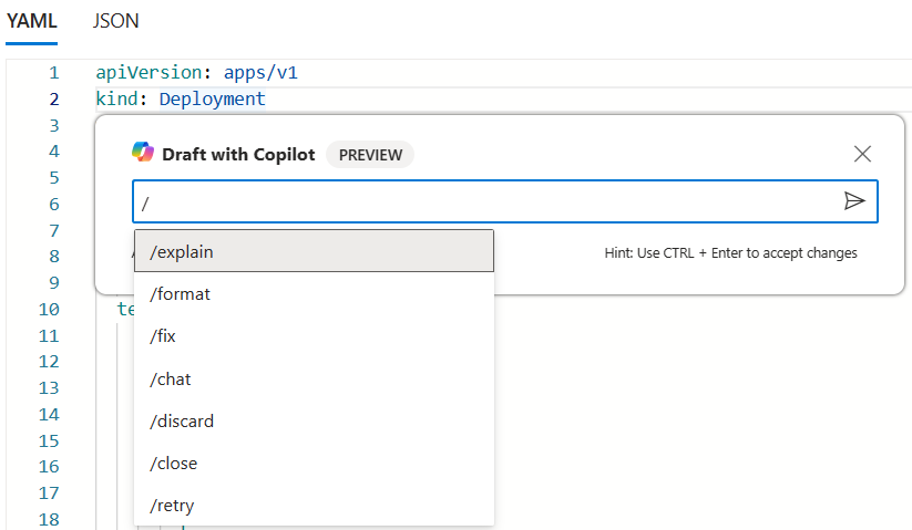 AKS YAML ファイルのインラインの Microsoft Copilot in Azure コントロールで使用できるコマンドを示すスクリーンショット。