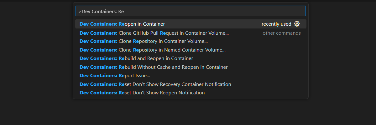 開発コンテナーのコンテキスト内で現在のフォルダーを再度開くためのコマンド パレット オプションのスクリーンショット。