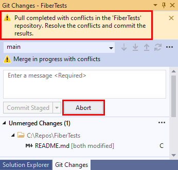 Visual Studio 2019 の [Git 変更] ウィンドウにあるプル競合メッセージのスクリーンショット。