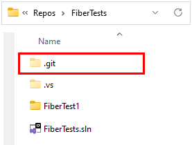 Windows エクスプローラーの Git フォルダー、Git ignore ファイル、Git attributes ファイルのスクリーンショット。