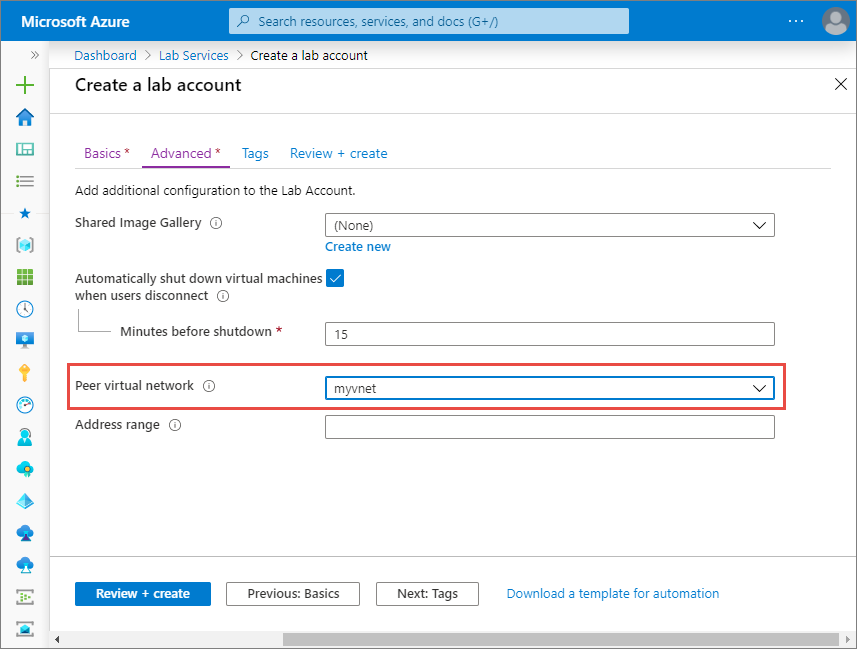 ピア仮想ネットワーク設定が強調表示されている、Azure portal でラボ アカウントを作成する方法を示すスクリーンショット。