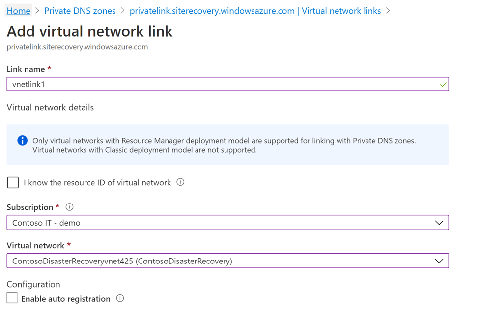 Azure portal でリンク名、サブスクリプション、および関連する仮想ネットワークとともに仮想ネットワーク リンクを追加するためのページが表示されています。