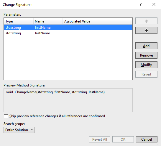 ChangeName() 関数の [署名の変更] ダイアログのスクリーンショット。パラメーターは、名前、型、関連付けられた値 (存在する場合) 別に一覧表示されます。