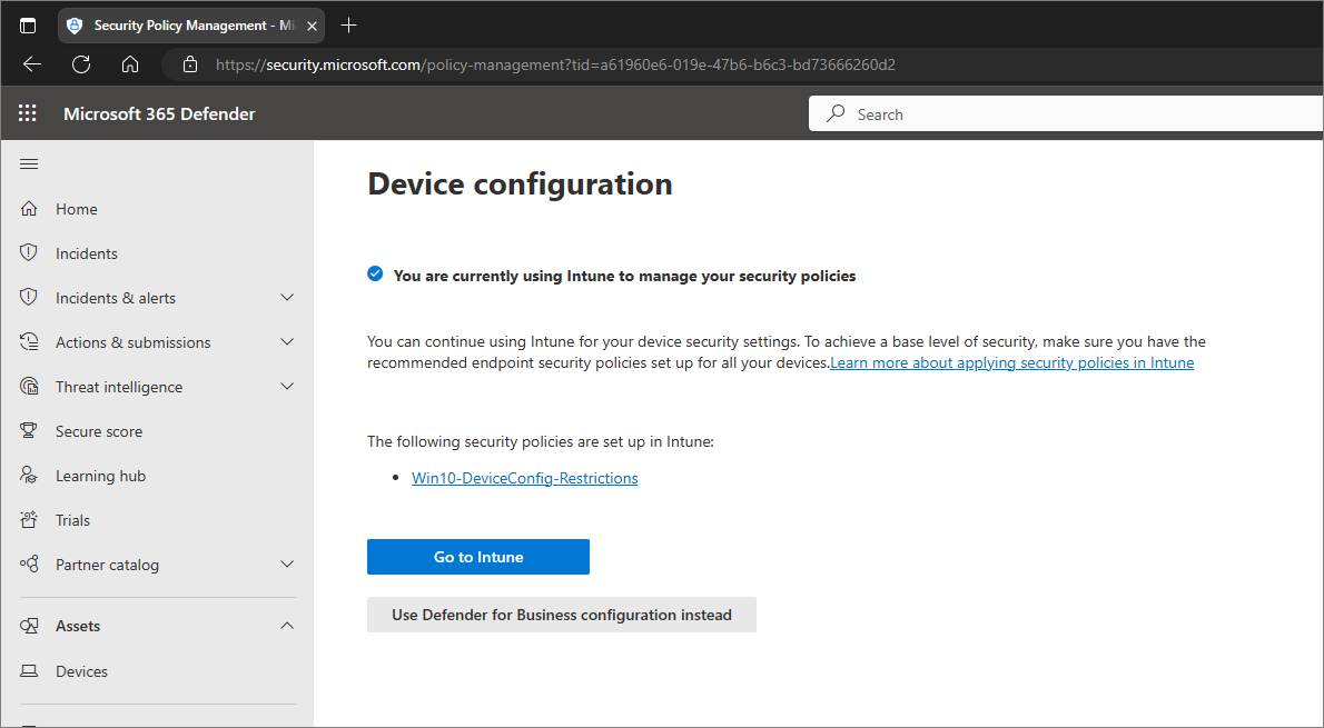 ユーザーがIntuneを使用し続けるか、Microsoft Defender ポータルに切り替えるよう求める画面を示すスクリーンショット。